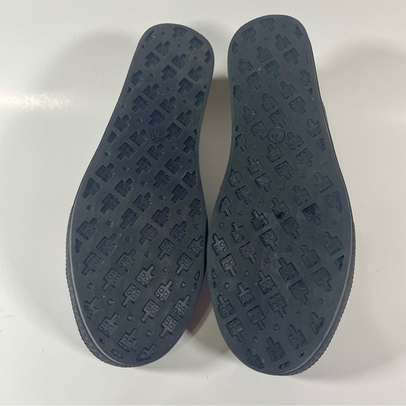 Letter sneakers, wedge style, US size 8.5 - Picture 7 of 7